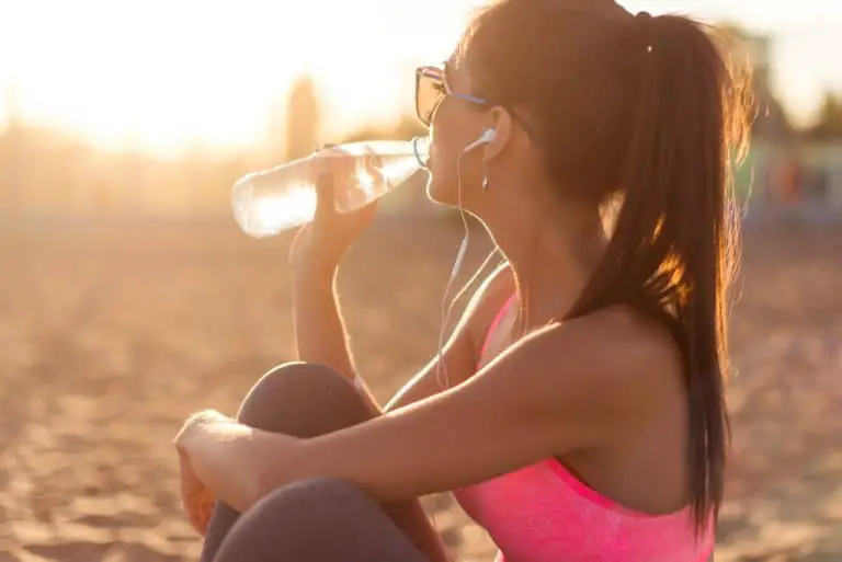 9 choses étonnantes qui se produisent quand vous buvez de l’eau dès le réveil (sur un estomac vide)